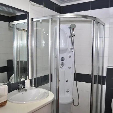 Alexandar's Place Apartment *